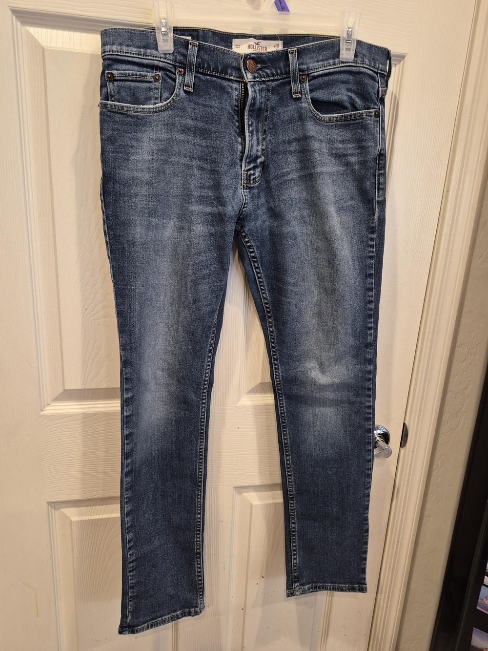3/30 Hollister Slim Straight Medium Blue Jeans